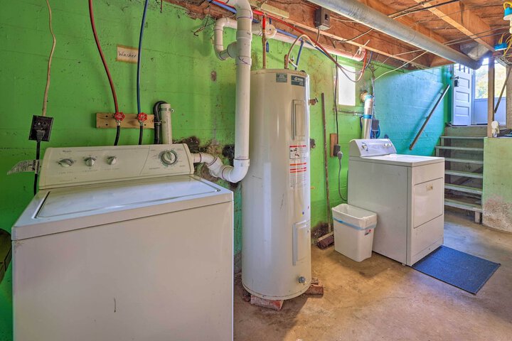 Family-friendly Marlinton Home: Walk Downtown!