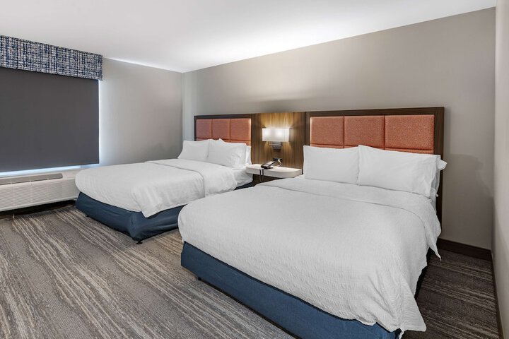 Room 14 of 27