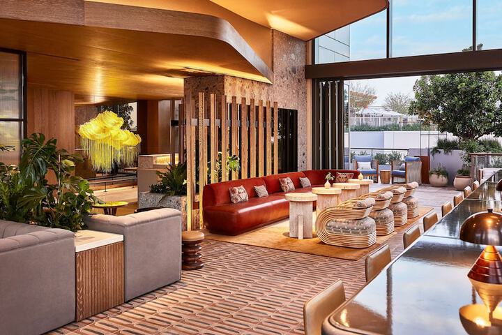 Lounge 228 of 274