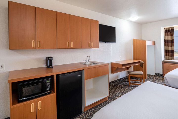 Room 27 of 52