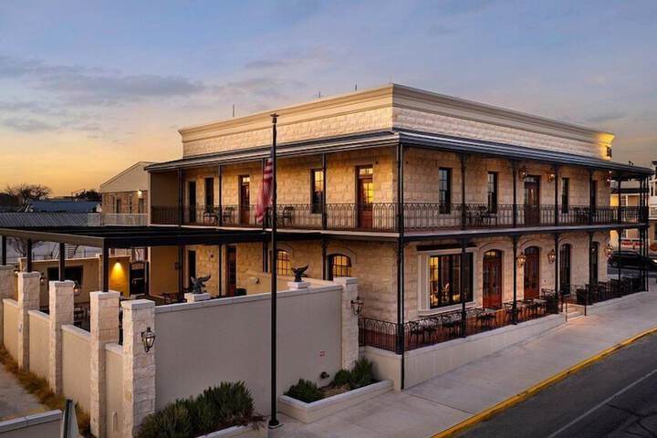 Emigrant Boutique Hotel