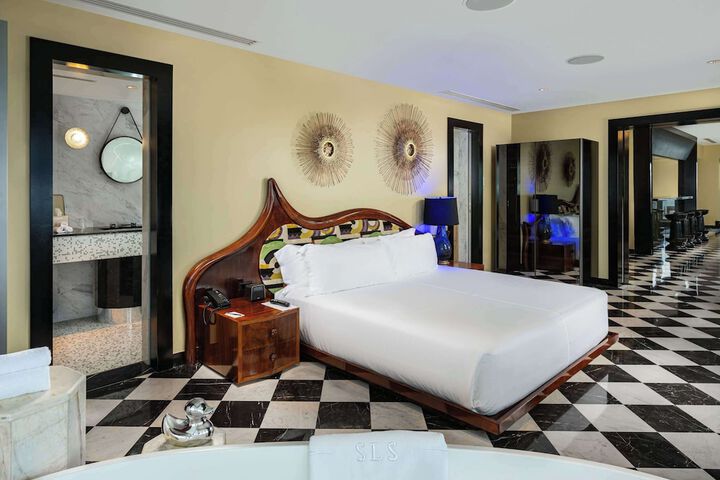Room 27 of 63