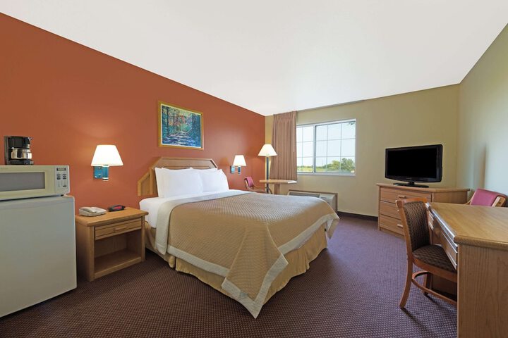 Days Inn by Wyndham Cameron