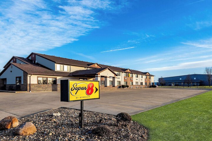 Super 8 by Wyndham Oelwein