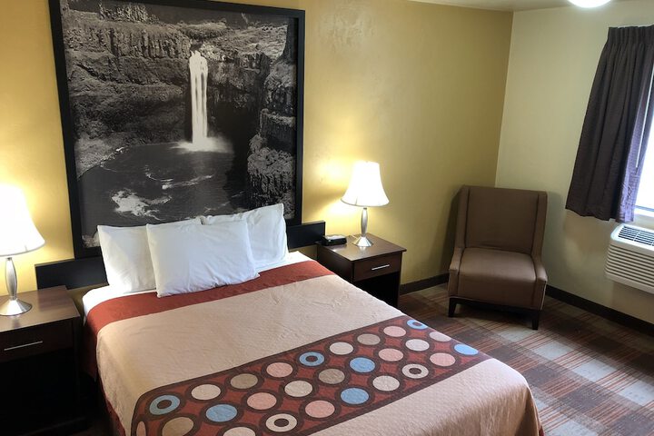 Super 8 by Wyndham Kennewick
