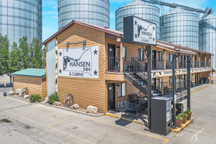 Hansen Inn and Cabins