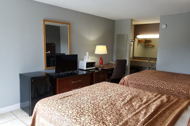 Room 10 of 28