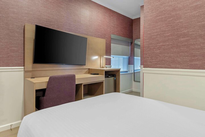 Room 56 of 84