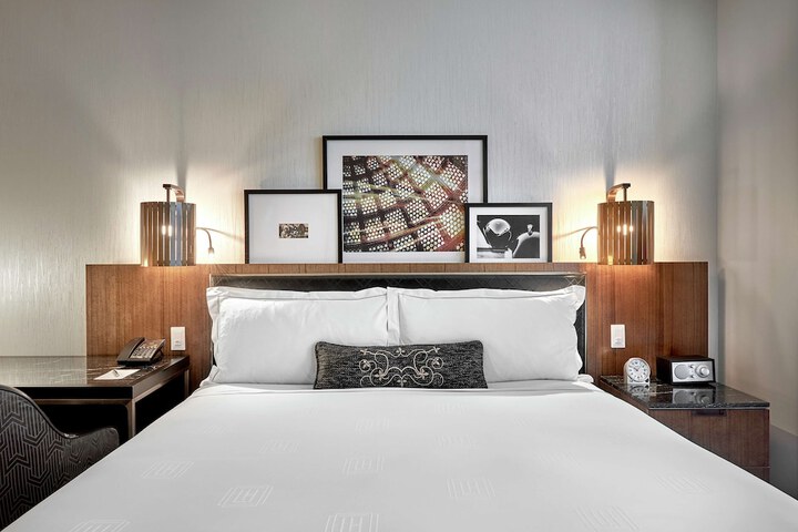 LondonHouse Chicago Curio Collection by Hilton