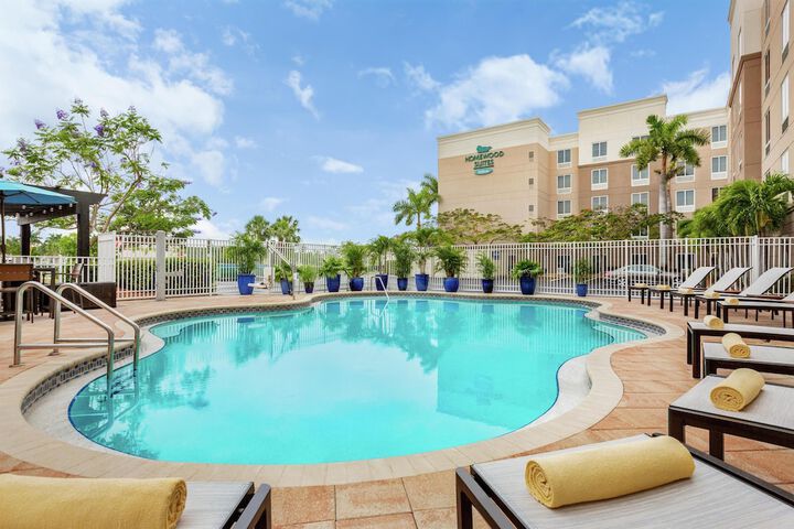 Homewood Suites by Hilton Fort Myers Airport / FGCU