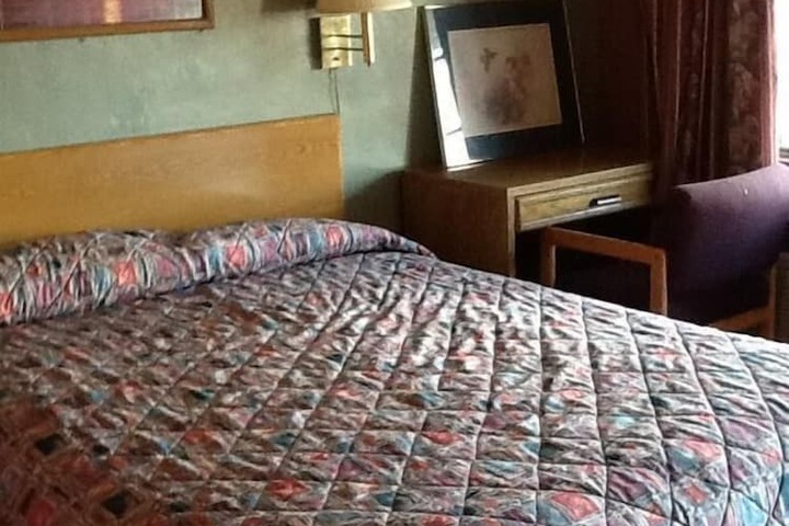 Room 11 of 28