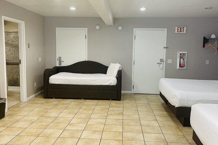 Room 16 of 62