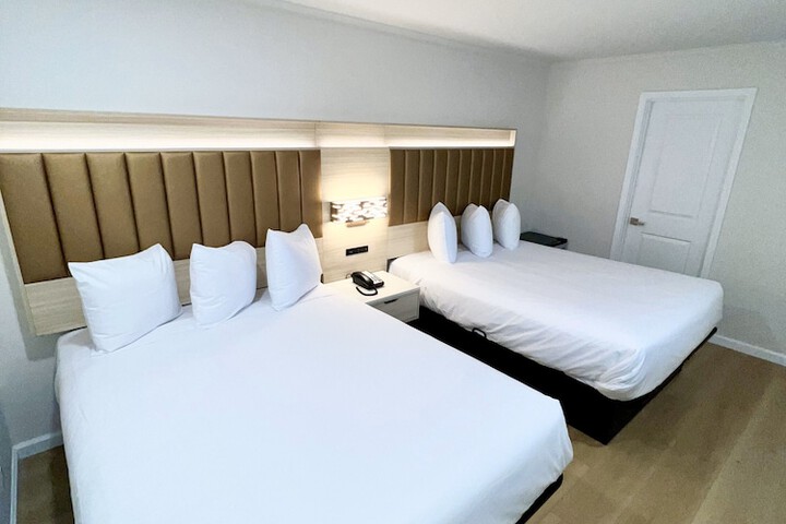 Room 8 of 10