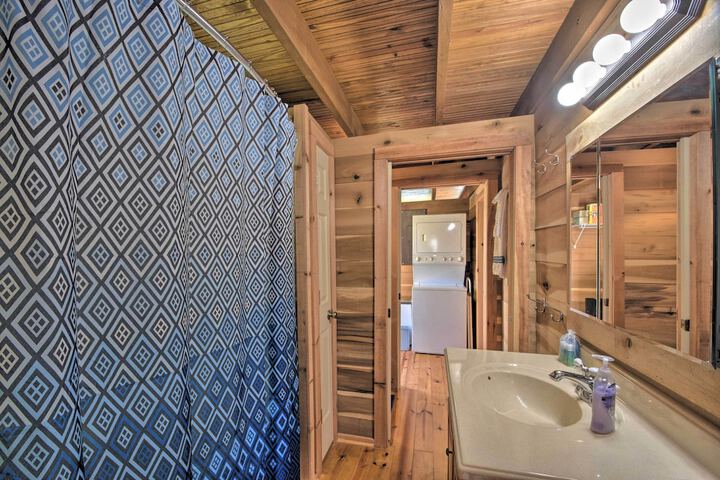 The Lake Place Cabin w / Golf Cart & Free Kayaks!