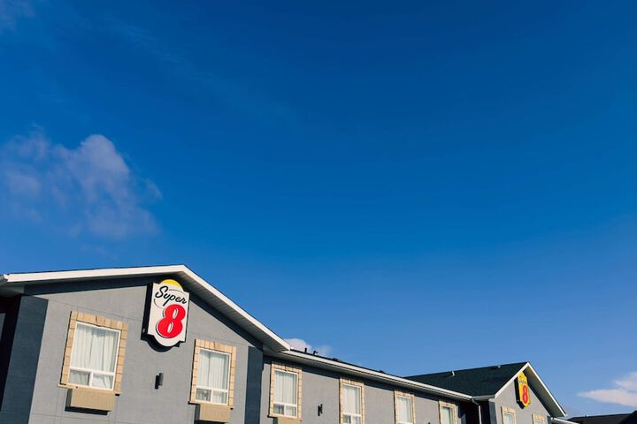 Super 8 by Wyndham Dawson Creek