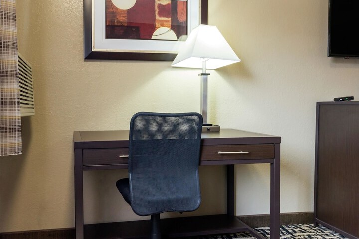 Room 9 of 27