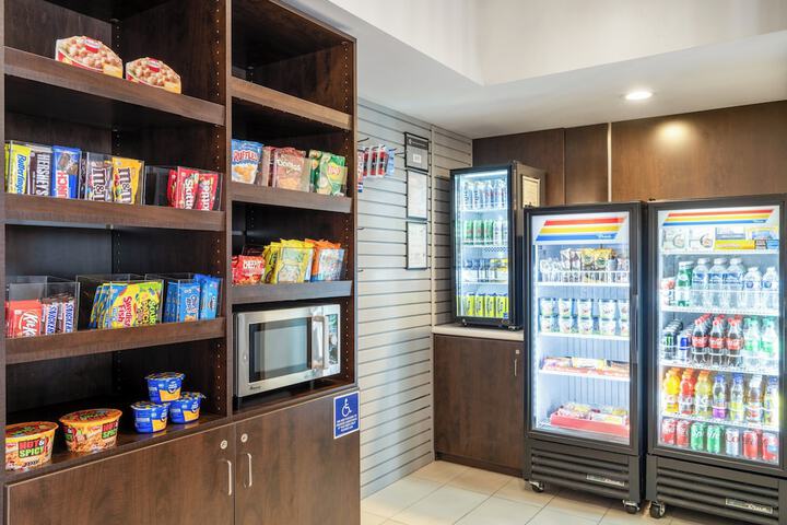 Holiday Inn Express & Suites Chicago-Libertyville by IHG