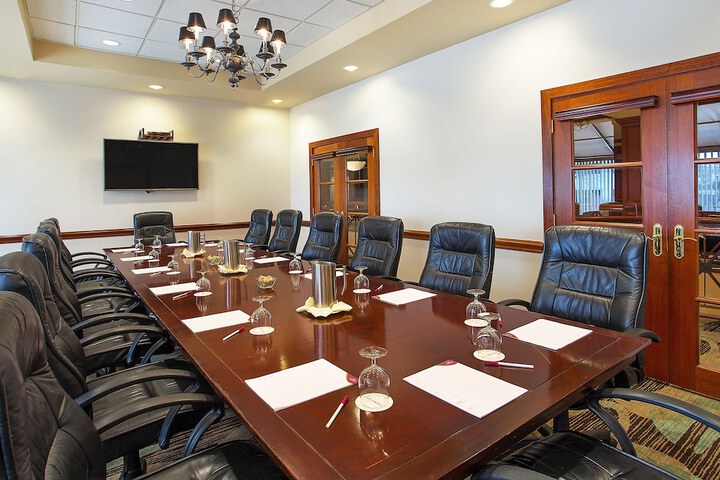 Crowne Plaza Knoxville Downtown University by IHG
