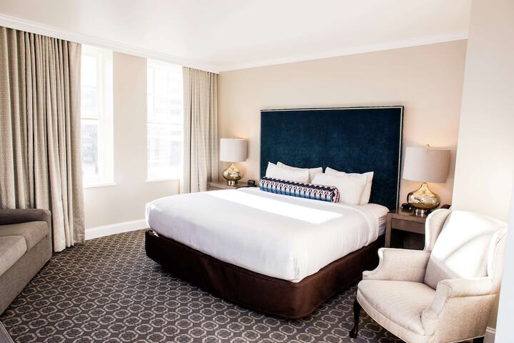 Redmont Hotel Birmingham Curio Collection by Hilton