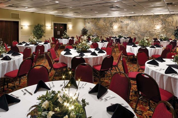 Ballroom/Hall 39 of 47