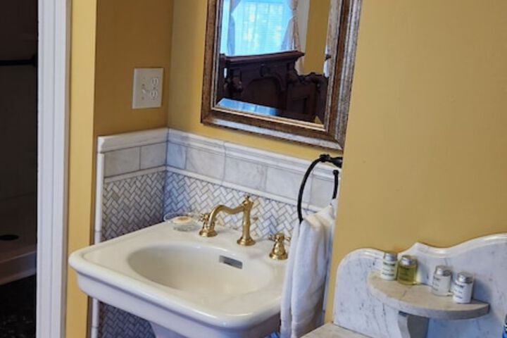 Oaklawn Inn LLC