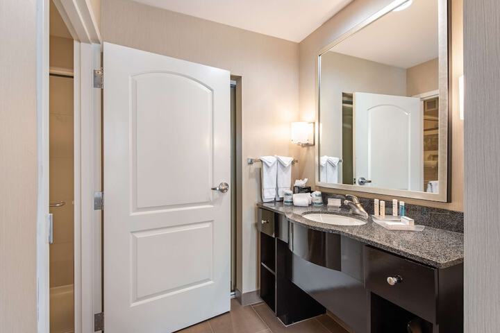 Homewood Suites by Hilton Oxnard / Camarillo