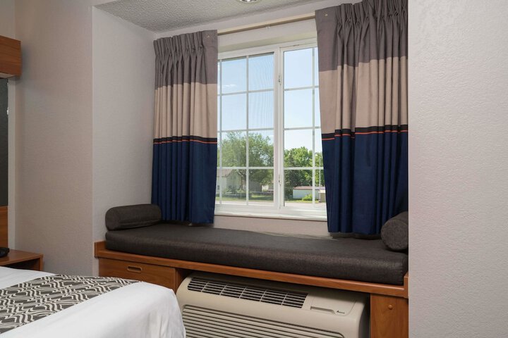 Room 5 of 15