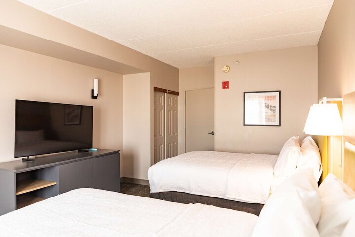 Hampton Inn & Suites Newark Airport Elizabeth