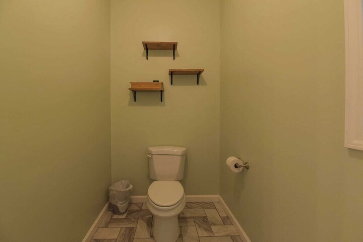Riverside Ranch by Avantstay Mins to Downtown