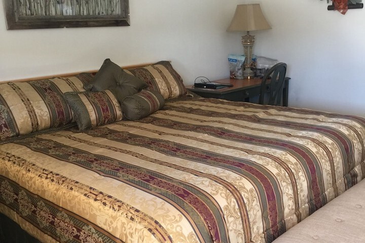 Rustic Inn Motel
