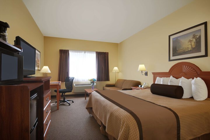 Room 9 of 18