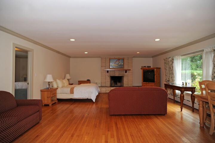 Room 16 of 33