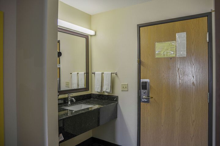 Room 13 of 30