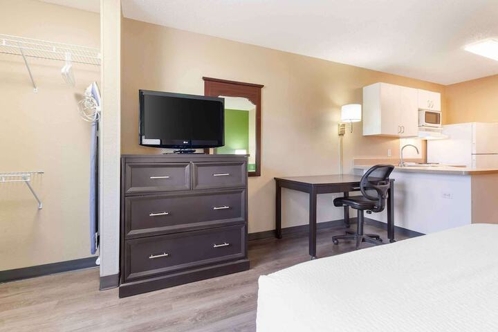 Room 11 of 28