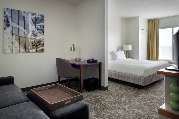 Room 10 of 19