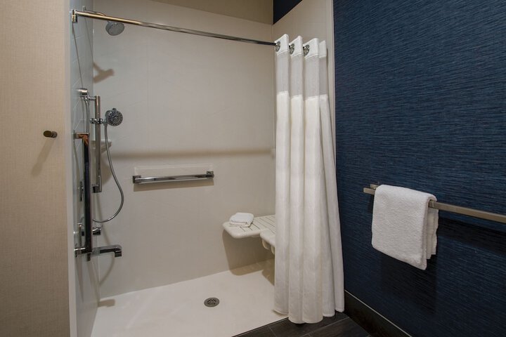 Room 21 of 34