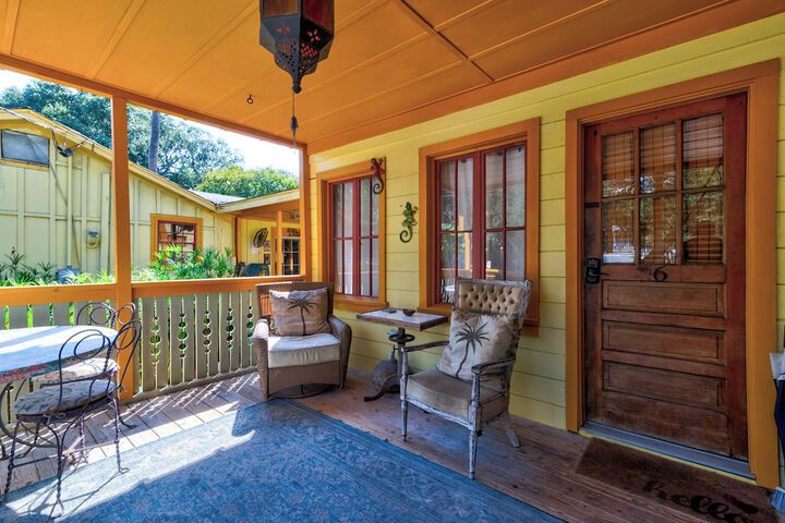 Beachside Boutique Inn – Folly Beach Rooms & Private Cottages