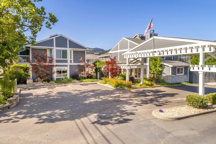 UpValley Inn & Hot Springs Napa Valley an Ascend Collection Hotel
