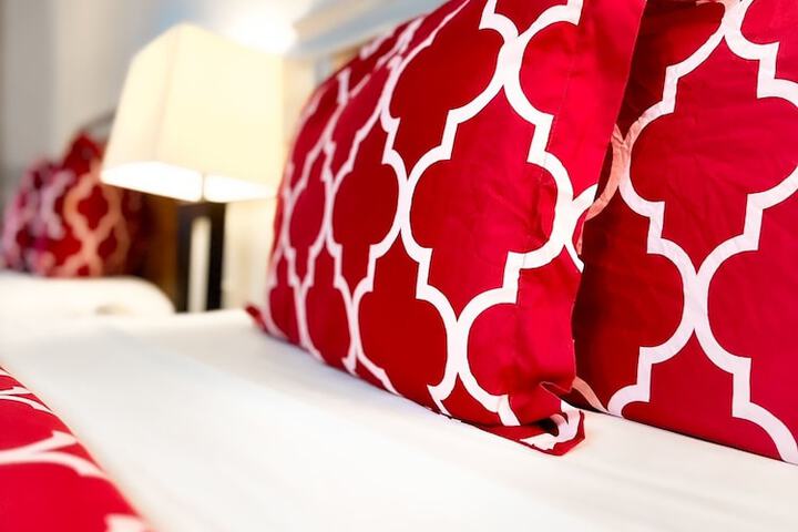 Americas Inn & Suite