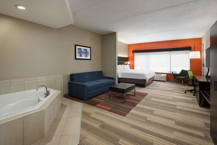Room 17 of 28