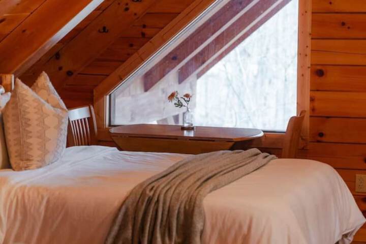 Sleeps 16! Luxury Cabin With Game Room & Hot Tub