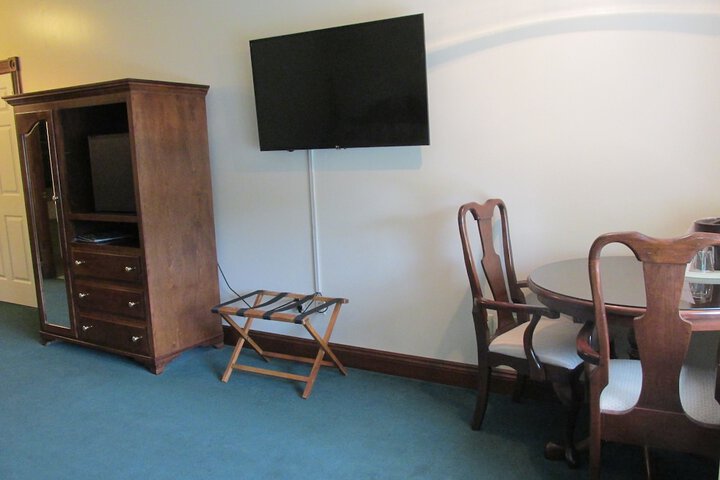 Room 13 of 28