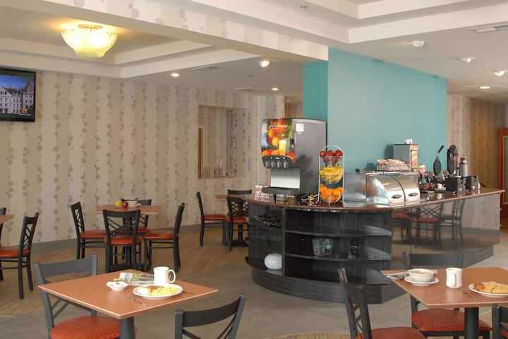 Breakfast/Coffee Service 22 of 24