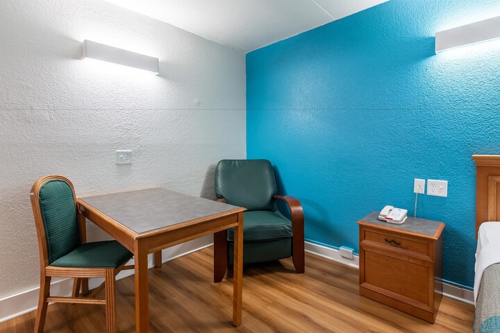 Room 33 of 48