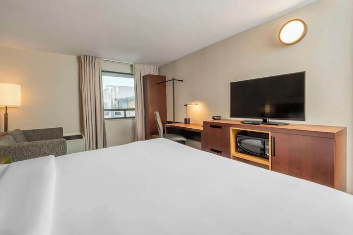 Room 16 of 38