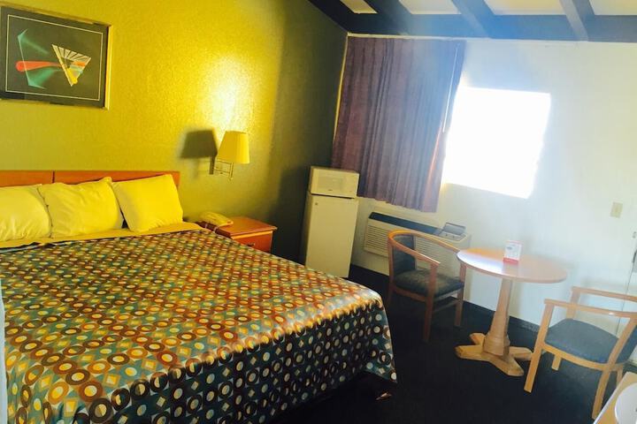 Room 9 of 18