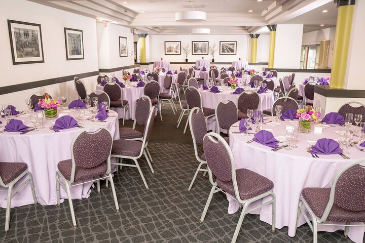 Ballroom/Hall 79 of 95
