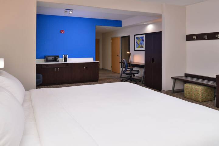 Room 28 of 47