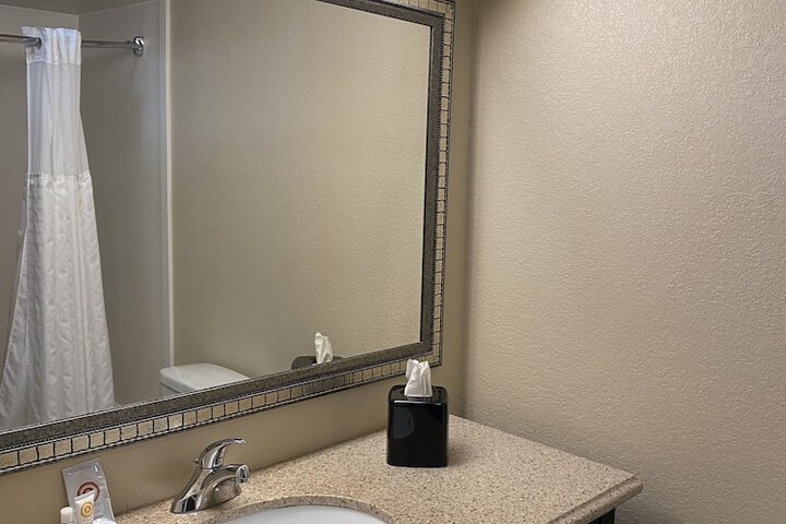 Room 32 of 45