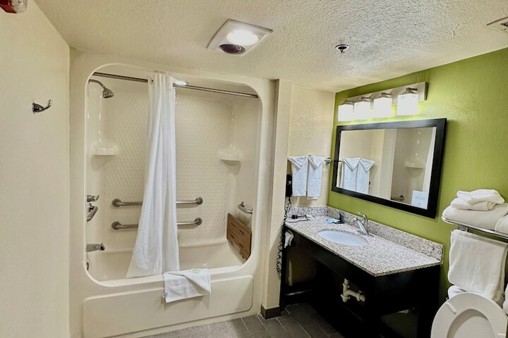 Room 15 of 34